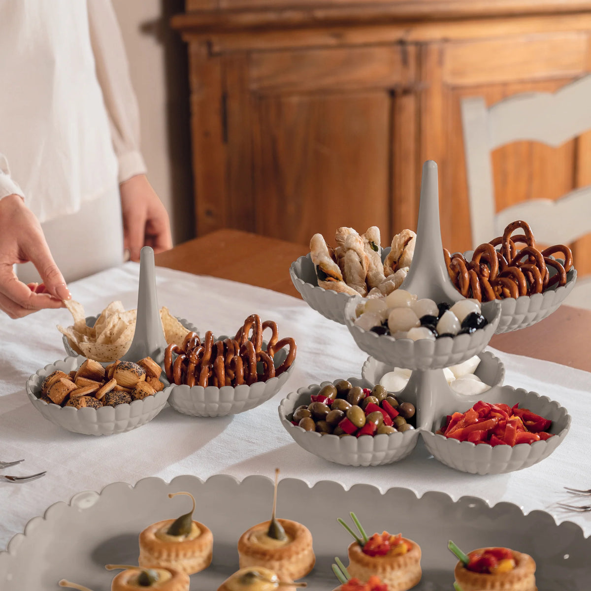 Milk white Hors d’oeuvres dish R127987