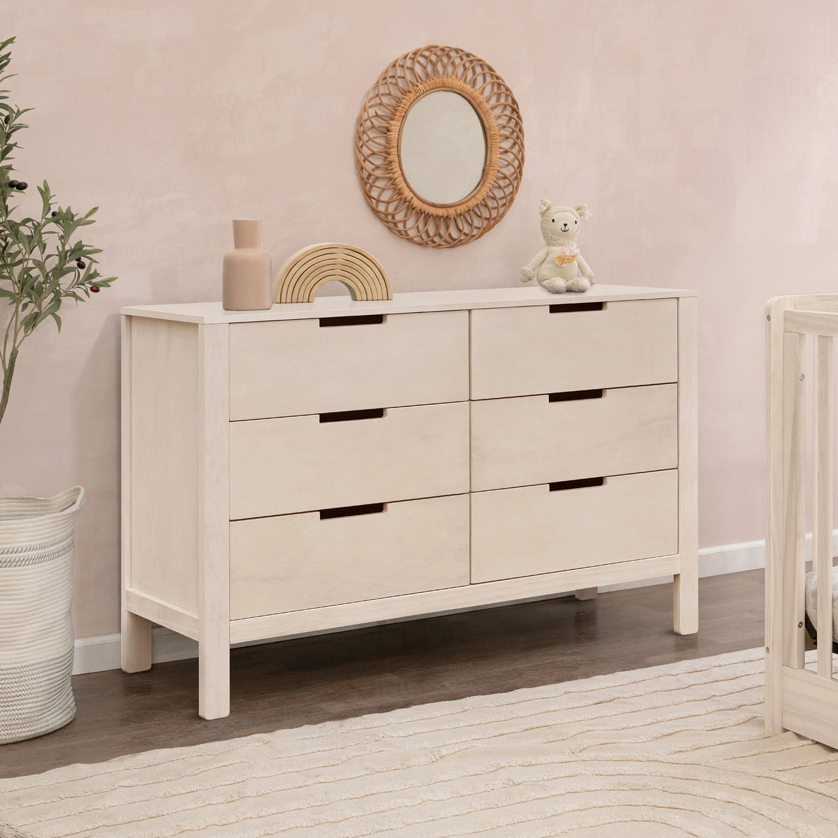 White 6-Drawer Dresser T7641